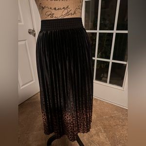 Chicos black/animal print pleated skirt